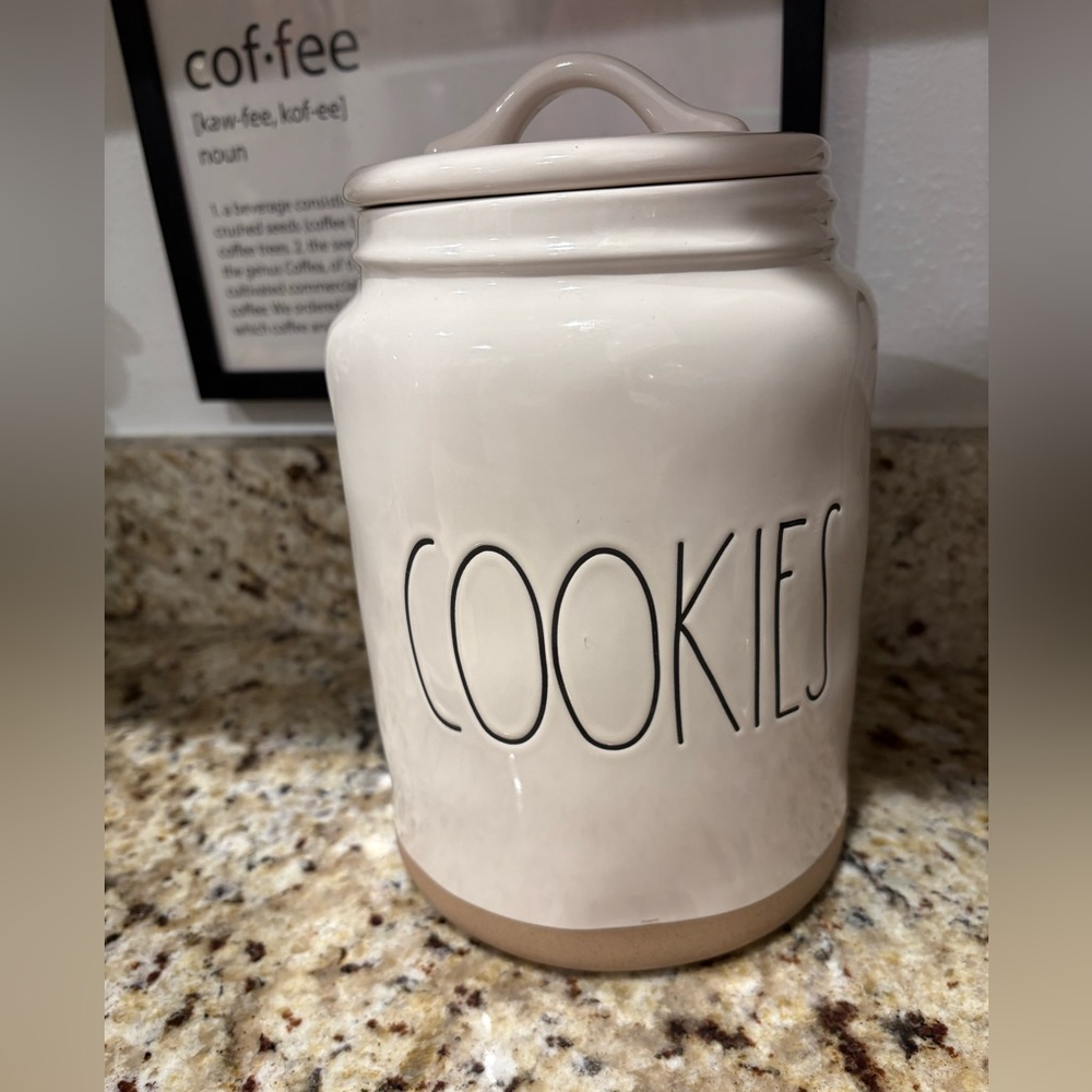LIKE NEW Rae Dunn Artisan Collection by Magenta COOKIES cookie jar